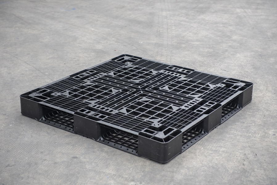 Pallet nhựa khác gì với pallet dừa